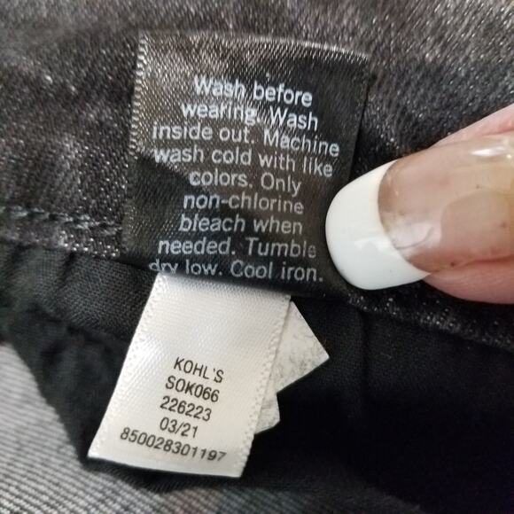 NWT's-SO Women's Black Jeans High-Rise Wide Leg 5-Pocket Front Button-Up Size 13 - Picture 9 of 9